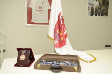 Komandamıza bürünc medallar təqdim olunub - FOTOLAR